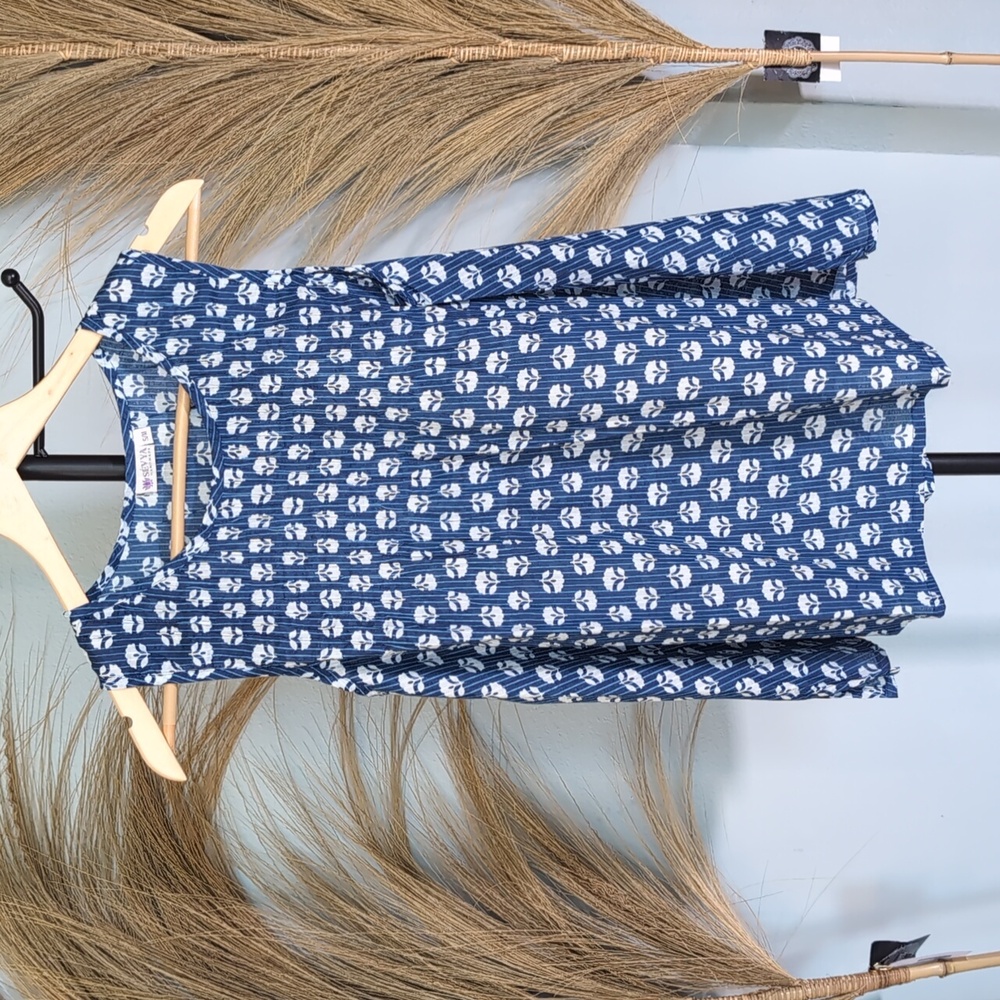 NWT flowy sleeveless top, pleated